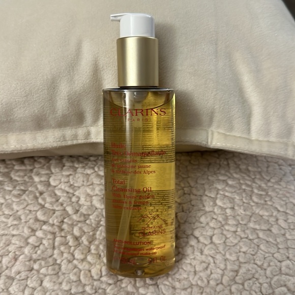 CLARINS Total Cleansing Oil - Picture 2 of 4